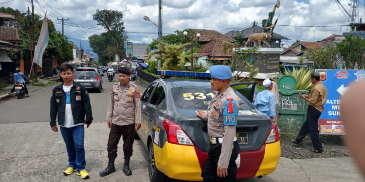 Patroli Dialogis Di Siang Hari Berikan Imbauan Kamtibmas Kepada Masyarakat Di Wilkum Polsek Sukalarang