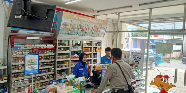 Patroli sambang Alfamart dan Indomart beri himbauan kamtibmas