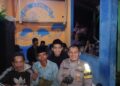 Patroli Malam hari, Bhabinkamtibmas Polsek Cireunghas Sambangi Warga Di Pos Ronda