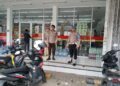 Sampaikan Himbauan Kamtibmas Kepada Karyawan Minimarket saat Patroli Siang