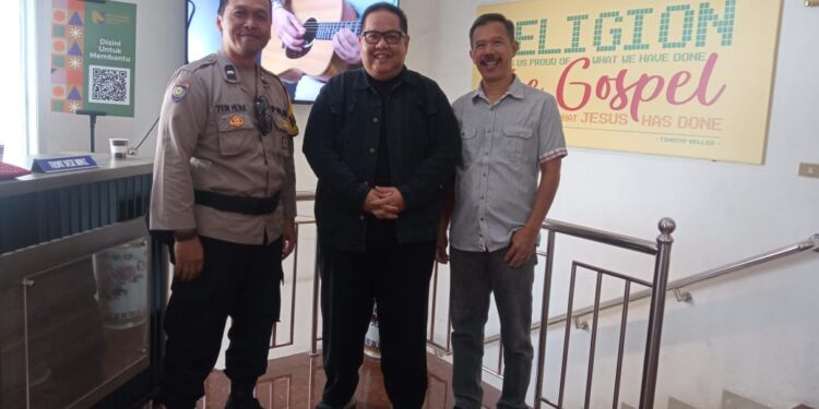 Minggu Kasih, Polsek Cisaat  Berikan Pengamanan Ibadah Kebaktian Minggu Gereja GBI MNCC Sukabui