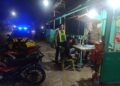 Patroli KRYD Malam  Personil Polsek Sukalarang Sambangi Warga Dan Pemuda Yang Lagi Nongkrong,