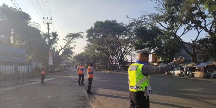 Kebersamaan Wujudkan Tertib Lalulintas, Polsek Baros Jalin Pelayanan Pagi dengan Kemenhub Gatur Pagi