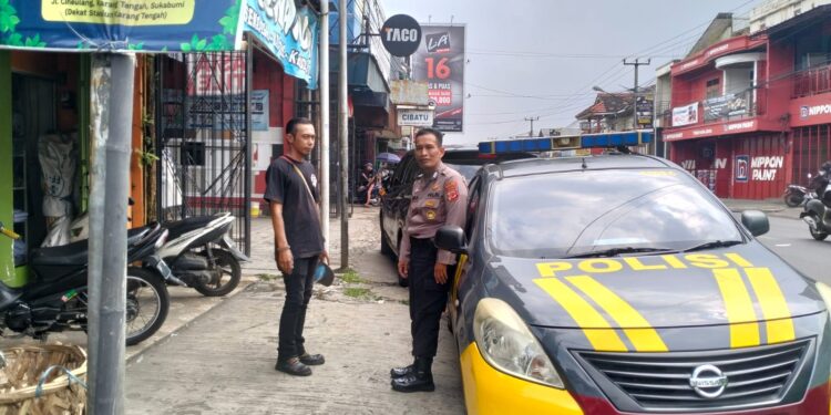 Berdialog Dengan Warga, Unit Samapta Polsek Cisaat Dialogis Berikan Himbauan Kamtibmas