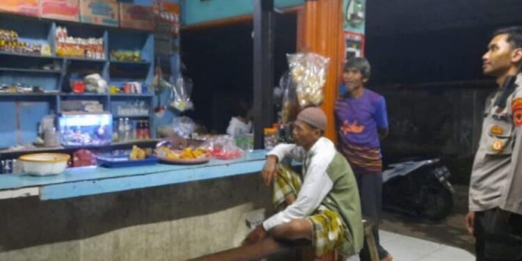Patroli Dialogis Malam Hari, Polsek Cireunghas Ajak Warga Jaga Kamtibmas