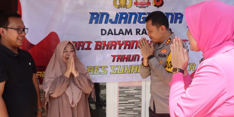 Anjangsana Jelang Hari Bhayangkara ke-78, Polres Sukabumi Kota Beri Bansos dan Tali Asih