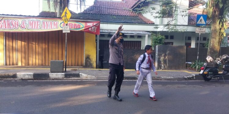Polsek Gunungpuyuh Rutin Laksanakan Gatur Pagi: Ciptakan Kamseltibcar Lantas di Pagi Hari