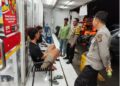 Polisi Patroli Malam Sambangi  Minimarket Dan Dialogis Dengan Masyarakat