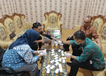 Pastikan Bersih dari Narkoba, Puluhan Pegawai Kejari Sukabumi Dites Urine