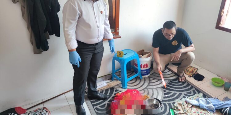 Respon Info Warga, Polres Sukabumi Kota Cek Lokasi Pria Jompo Yang Meninggal di Tempat Kos