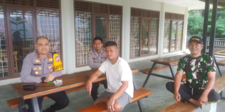 Patroli mobile rutin Polsek Kadudampit untuk mengantisipasi gangguan kamtibmas di wilayah hukum polsek kadudampit