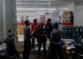 Polsek Sukalarang Patroli Toko Minimarket dan Dialogis dengan Masyarakat