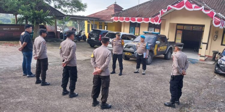 Apel Pagi dan pengecekan kelengkapan personil polsek kadudampit sebagai bentuk kedisiplinan dan kesiapsiagaan Polsek Kadudampit