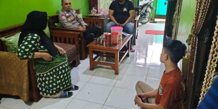 Melalui Sambang Bhabinkamtibmas Polsek Cireunghas Ajak Warga Wujudkan Kamtibmas