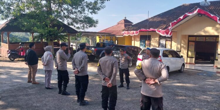 Apel Pagi dan pengecekan kelengkapan personil polsek kadudampit sebagai bentuk kedisiplinan dan kesiapsiagaan Polsek Kadudampit