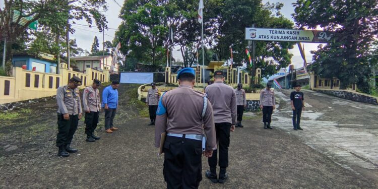 Apel Pagi dan pengecekan kelengkapan personil polsek kadudampit sebagai bentuk kedisiplinan dan kesiapsiagaan Polsek Kadudampit