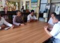 Silaturahmi kamtibmas, Bhabinkamtibmas sambangi Staf kelurahan bangun pelayanan kepada masyarakat