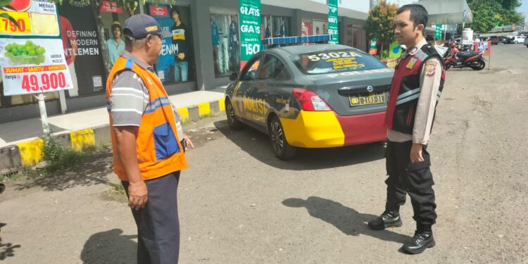 Guna menciptakan keamanan dan kondusif, Kapolsek Citamiang Patroli Dialogis dan Sambangi Warga