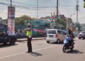 Unit Lantas Polsek Cikole Laksanakan Pengaturan Siang Hari