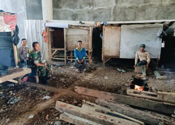 Dekati warga Babinkamtibmas bersinergi dengan Babinsa Sambangi Warga dan Berikan Imbauan Kamtibmas
