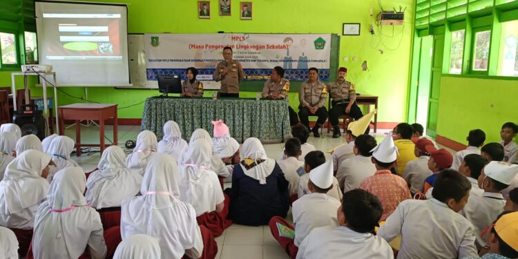 Masa Pengenalan Lingkungan Sekolah ( MPLS ) Bhabinkamtibmas Berikan Penyuluhan kepada Siswa/i SMP