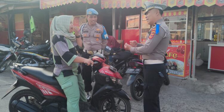 Ops. Patuh Lodaya 2024. Polsek baros laksanakan Dikmas lantas Kepada ojeg pangkalan