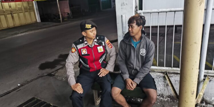 Tingkatkan Kenyamanan malam hari, Patroli Polsek Baros sisir titik aktivitas masyarakat
