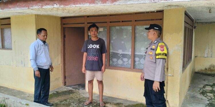 Lewat Sambang Bhabinkamtibmas Polsek Cireunghas Ajak Warga Wujudkan Kamtibmas Kondusif