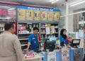 Polisi Patroli Malam Sambangi  Minimarket  Dialogis Dengan Karyawan Dan Masyarakat