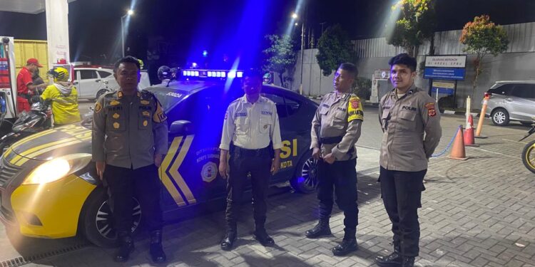 Guna menciptakan keamanan dan kondusif, Kapolsek Citamiang Patroli Dialogis dan Sambangi Security SPBU Pertamina Kota Sukabumi.