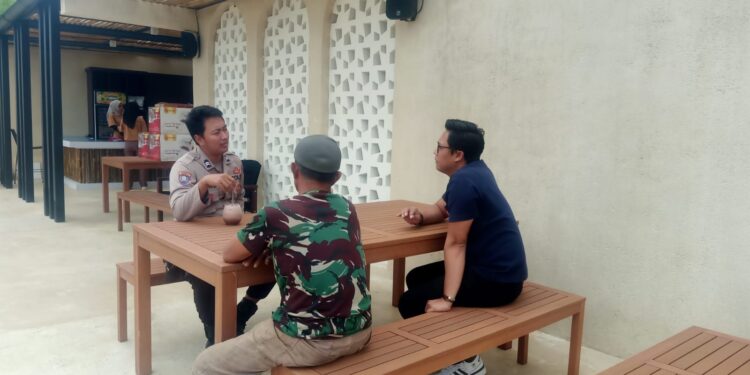 Bhabinkamtibmas Polsek Sukabumi Polres Sukabumi Melaksanakan kegiatan Dialogis dengan Masyarakat