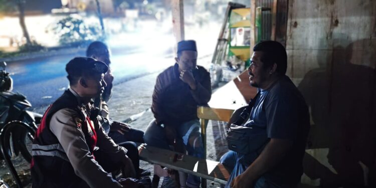 Kami hadir wujudkan keamanan. Polsek baros tingkatkan patroli malam hari ditengah masyarakat
