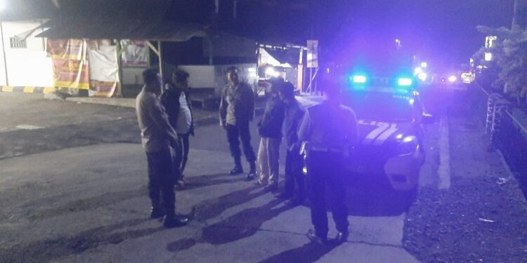 Ngobrol Bersama Masyarakat, Patroli Dialogis Malam Petugas Sampaikan Pesan Kamtibmas