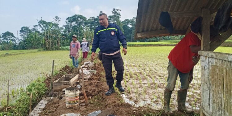 Bhabinkamtibmas Polsek Sukabumi Melaksanakan Sambang ke warga Desa