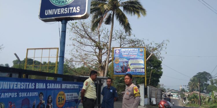 Cegah Aksi Kejahatan, Anggota Bhabinkamtibmas berikan Himbauan Kamtibmas Kepada Security