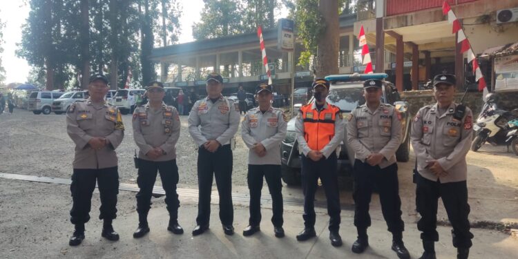 Patroli mobile rutin Polsek Kadudampit untuk mengantisipasi gangguan kamtibmas  di wilayah hukum polsek kadudampit