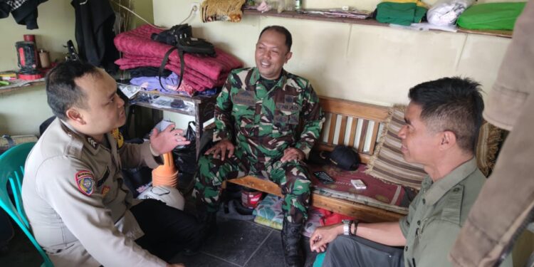 Bhabinkamtibmas polsek Sukaraja polres Sukabumi Kota  bersama Babinsa melakukan sambang dialogis.