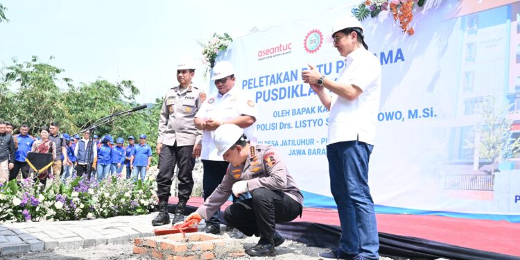 Kapolri Laksanakan Peletakan Batu Pertama Pembangunan Gedung Pusdiklat SPSI di Kawasan Jatiluhur Kab. Purwakarta