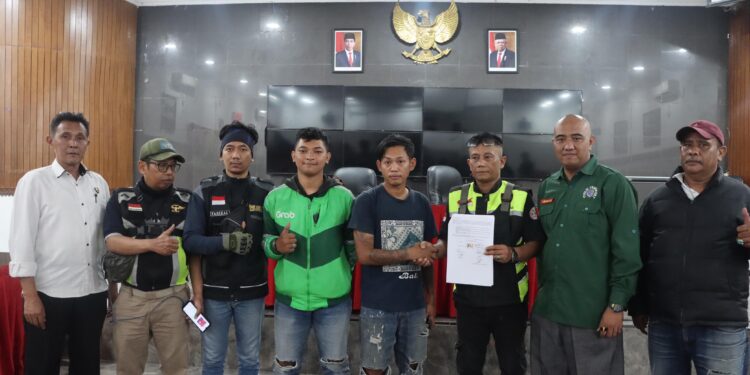 Difasilitasi Polres, Bentrok Sopir Angkot dan Ojol di Sukabumi Berakhir Damai