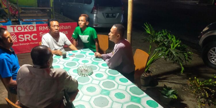 Patroli Samapta Polsek Cibeureum patroli dialogis sambangi Warga Malam Hari Sampai Pesan Kamtibmas