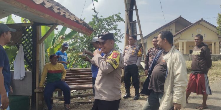 Kapolsek Cireunghas Pimpin Giat Kontrol Satkamling, Masyarakat Diberikan Himbauan Kamtibmas