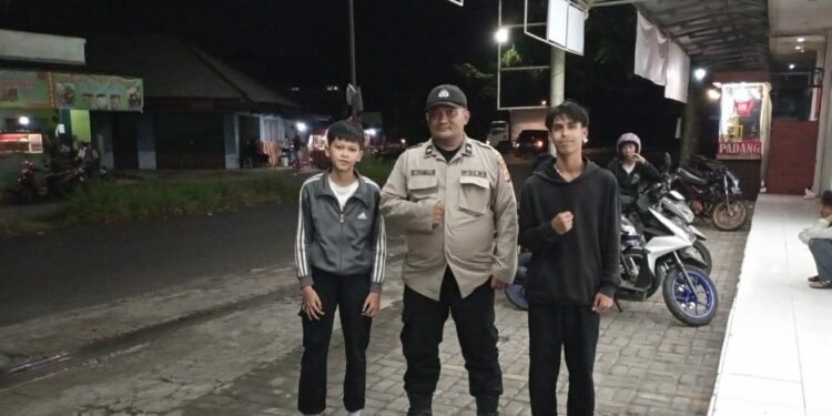 Berikan Rasa Aman Polsek Kebonpedes Patroli Malam Hari Cegah Gangguan Kamtibmas