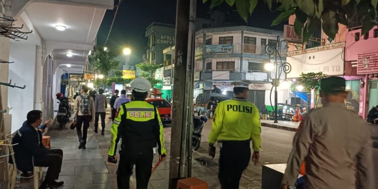 Cegah Kriminalitas, Polsek Cikole Giatkan Patroli Malam