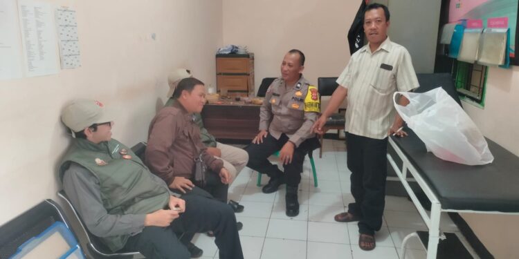 Sambang Kamtibmas, Bhabinkamtibmas Sudajayahilir  ajak Staf Kelurahan dan warga tingkatkan Kenyamanan dan keamanan