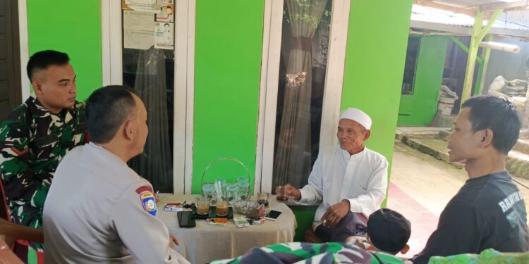 Sinegritas TNI-Polri Sambang warga Jayamekar sampaikan pesan kamtibmas