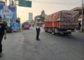 Anggota Polsek Sukaraja Polres Sukabumi Kota melaksanakan Gatur Lalu lintas pagi hari