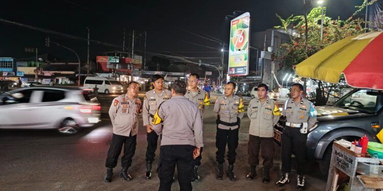Kapolsek Lembursitu  Pimpin Apel  KRYD Antisipasi Malam Minggu