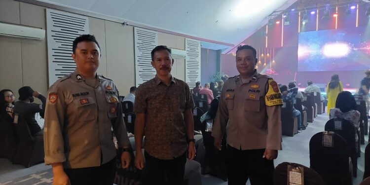 Minggu Kasih, Polsek Cisaat Berikan Pengamanan Ibadah Kebaktian Minggu Gereja GBI MNCC Sukabumi
