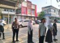 Bekali kedisplinan petugas Upacara HUT Kemerdekaan RI ke 79 tingkat kecamatan baros. Ipda Jajat Munajat. S.Ip laksanakan pembinaan