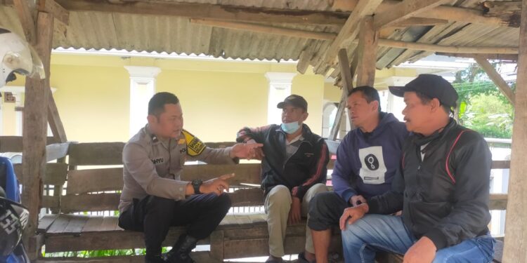 Sambang desa selain bertujuan untuk menjalin kemitraan dengan masyarakat juga untuk mencegah terjadinya gangguan Kamtibmas di desa binaan